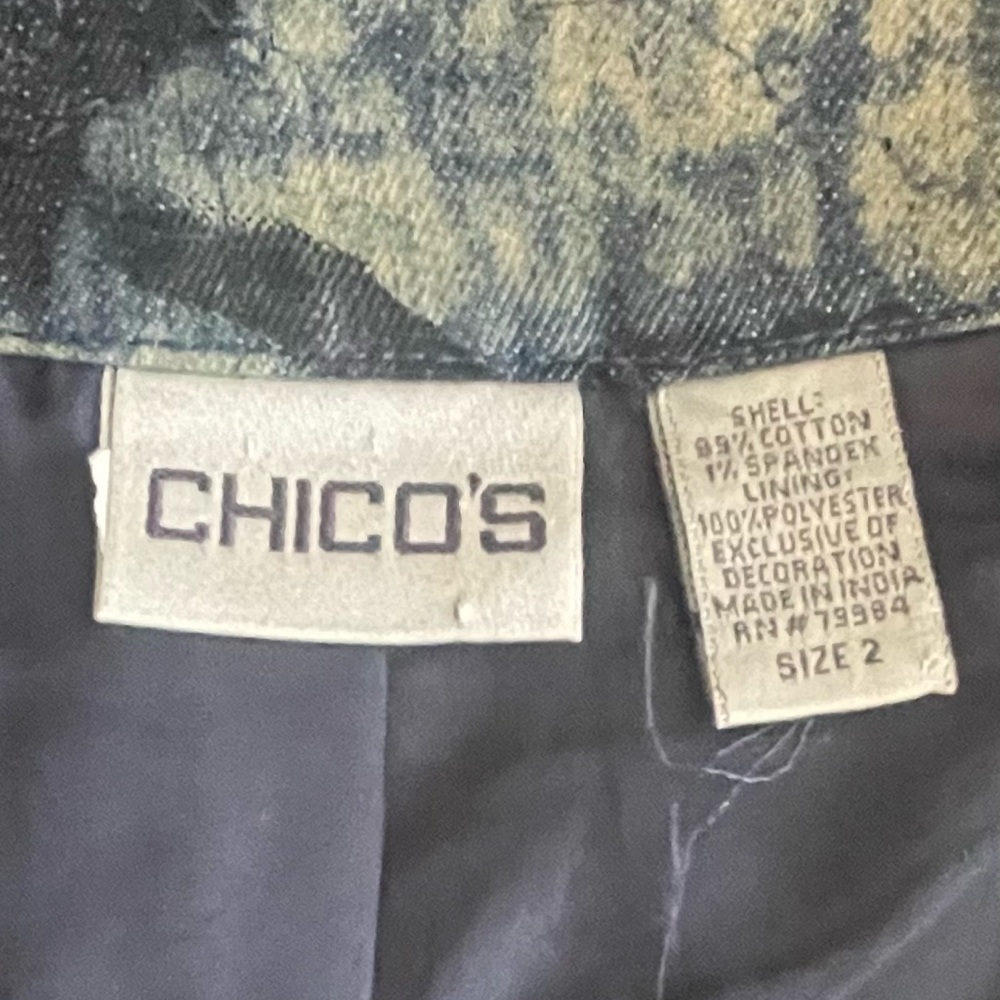 Chico's - Denim Blue Jacket with sequins designs in excellent condition size 2 - Picture 5 of 16